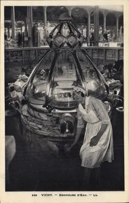 Vichy — Donneuse d'Eau — LL