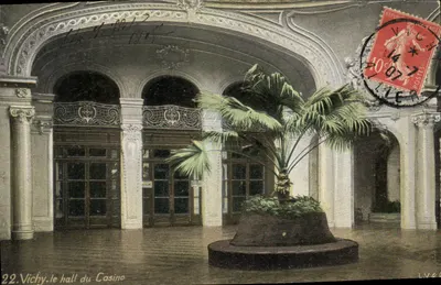 Vichy. o salão do Casino — interior decorado com uma grande palmeira — editor L.V. & Cie, n°22