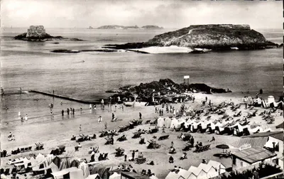 Pływa Bon Secours i Bays — Saint-Malo — Wydawnictwo Globus, Paryż