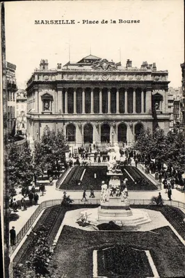 MARSEILLE - Place de la Bourse — vista do edifício e da fonte