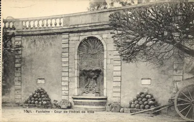 Toul - Fonte - Cour do Hôtel de Ville — Edição J. Pina