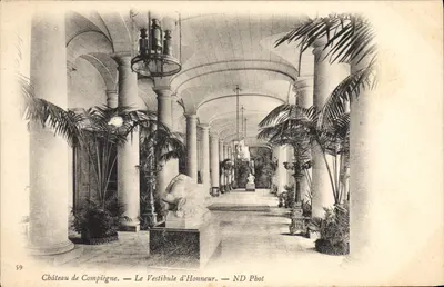Castelo de Compiègne — O Vestíbulo de Honra — ND Phot