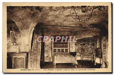 Haute-Isle (S.-et-O) — Uma câmara de dormir original nas grutas do Colombier