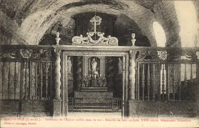 Interior da igreja escavada na rocha - Retábulo em madeira esculpida, século XVII - Monumento Histórico - Haute-Isle (S.-et-O.) - Foto A. Lavergerne, Vernon