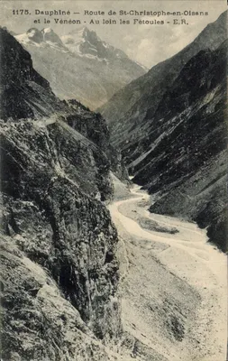 Dauphiné — Estrada de St-Christophe-en-Oisans e o Vénéon — À distância as Fétoules — E.R.