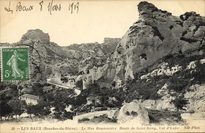 Les Baux — Le Mas Boumanière — Pinet, Hôtel Monte-Carlo, ND Phot.