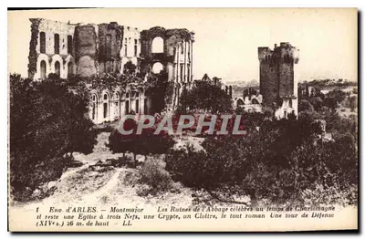 Ambiente de ARLES — Montmajor — As Ruínas da Abadia Célebre na Época de Carlos Magno