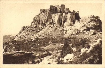 Les Baux (B.-du-Rh.) — Lado oriental e norte das ruínas do castelo feudal — Édit. J. George, Arlés