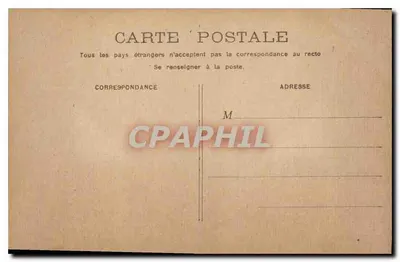 Paris - Palácio da Legião de Honra — vista arquitetônica com detalhes escultóricos e presença de pedestres e de um ciclista — Verso
