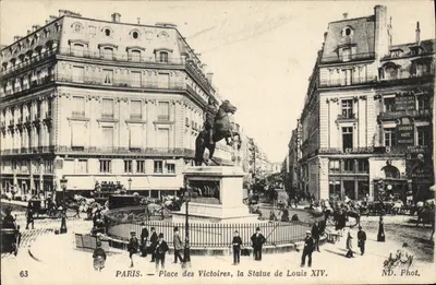 Paris — Praça das Vitórias, a Estátua de Luís XIV — ND. Fot.