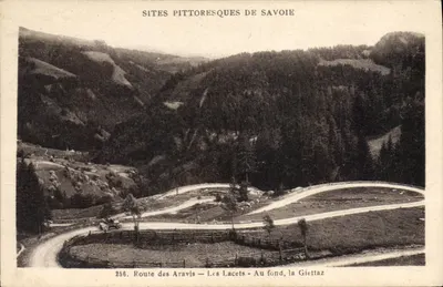 Rodovia dos Aravis — Os Curvas — No fundo, a Giettaz — Locais pitorescos da Saboia — n°256
