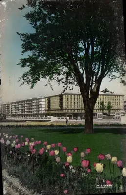 Jardim do Hotel de Ville — Le Havre — editor IA CIGOGNE