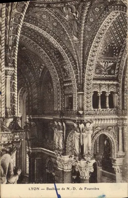 LYON — Basílica de N.-S. de Fourvière — vista interior da abóbada e das estátuas
