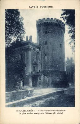 Chambéry — Torre semi-circular antiga, o vestígio mais antigo do Castelo (século X)