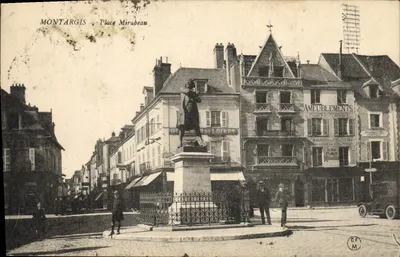 Montargis — Praça Mirabeau — editor CF