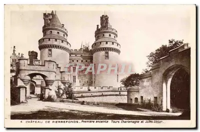 Zamek w Pierrefonds — Pierwsza obroża. Wieże Charlemagne i Jules César — Wydawnictwo z Paryża