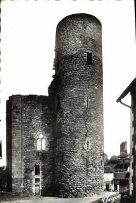 A Torre do Forte em Chalus — Hte-Vienne — editor Cheojac