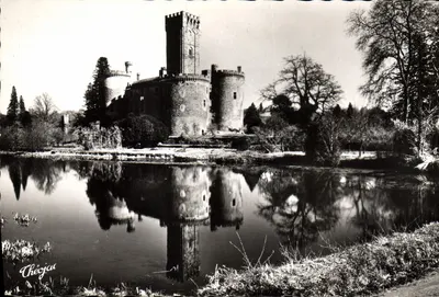Castelo de Montbrun — Castelo militar — Les Éditions Théojac
