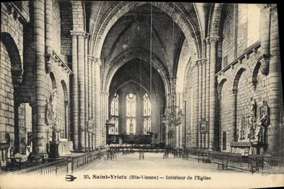 Saint-Yrieix (Hte-Vienne) — Interior da Igreja
