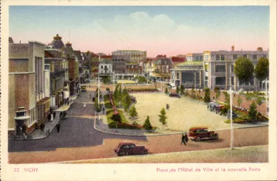 Vichy — Place de l'Hôtel de Ville et la nouvelle Poste — Vichy, n°23