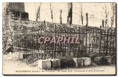 Mouchamps (Vendée) - Au Colombier - A tumba de G. Clémenceau e a de seu pai