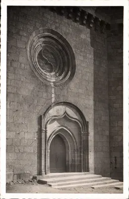 Le Bouperé (Vendée) — Igreja fortificada do século XIII, O Portal — E. C. Paris