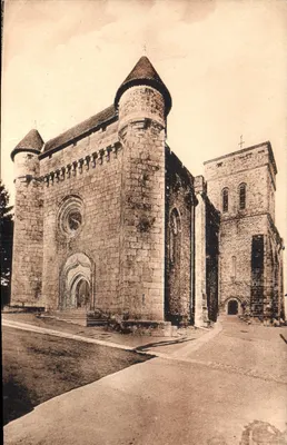 Le Boupère (Vendée) — Igreja fortificada (séculos XIII e XV) — Éditions d'Art Raymond Bergevin, La Rochelle, n° 8758