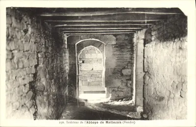 Interior da Abadia de Maillezais (Vendée) — n° 250 — Fototipia Jaily-Poujou