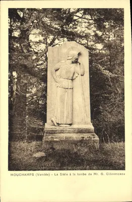 Mouchamps (Vendée) — A estátua da tumba do Sr. G. Clémenceau — Cliché Sibard