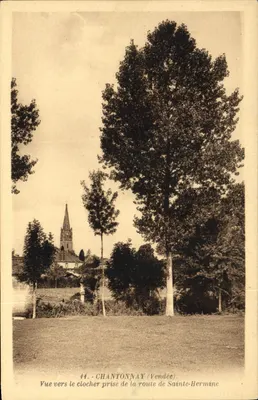 Chantonnay (Vendée) — Vista em direção ao campanário, tirada da estrada de Sainte-Hermine — G. Artaud, Nantes