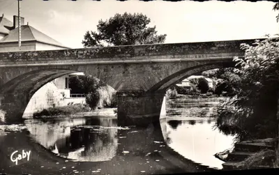O Ponte sobre a Loy — Mareuil-sur-Lay (Vendée) — Edições Gaby