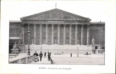 PARIS - Chambre des Députés — vue du bâtiment avec colonnades et statues — éditeur non visible
