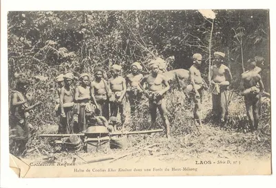 Pausa dos Coolies Khas Kouènes em uma Floresta do Alto-Mékong — LAOS - Série D, n° 5